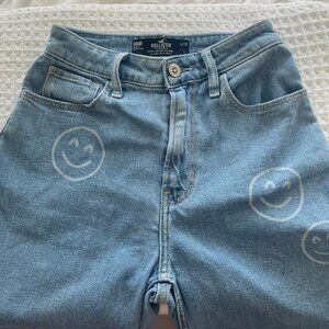Hollister ultra high-rise dad jeans 23R 0000R Smiley Face Motif